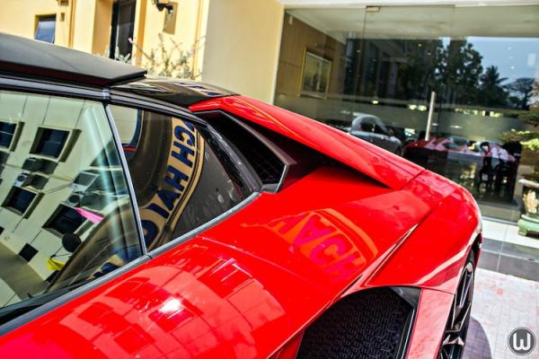 lamborghini aventador roadster 245 ty dai nao ha noi hinh 11 Bắt gặp Lamborghini Aventador Roadster tại Hà Nội