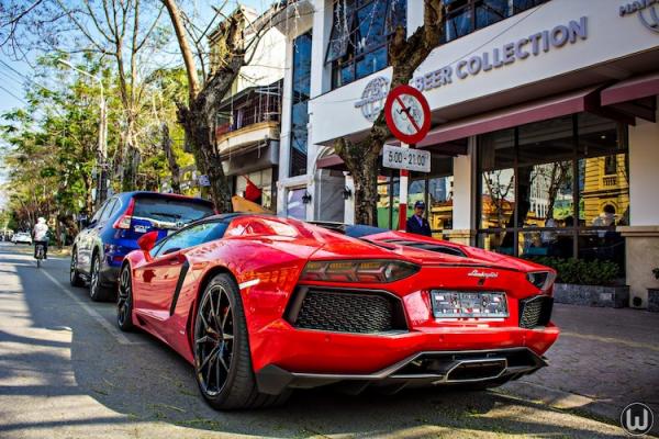 lamborghini aventador roadster 245 ty dai nao ha noi hinh 14 Bắt gặp Lamborghini Aventador Roadster tại Hà Nội