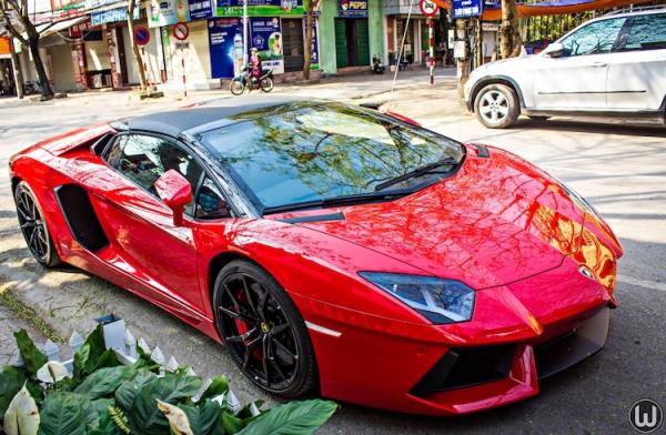 lamborghini aventador roadster 245 ty dai nao ha noi hinh 2 Bắt gặp Lamborghini Aventador Roadster tại Hà Nội