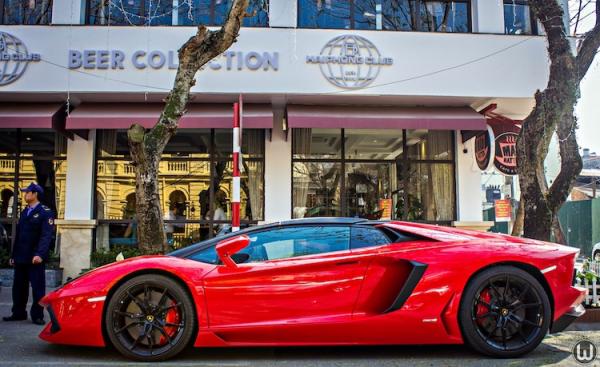 lamborghini aventador roadster 245 ty dai nao ha noi hinh 4 Bắt gặp Lamborghini Aventador Roadster tại Hà Nội