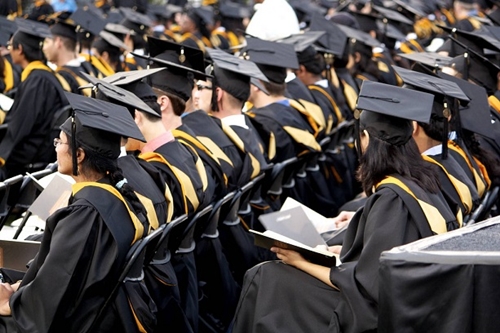 graduates 2980 1413654446 Nhiều cử nhân tại Singapore hiện nay đang đau đầu tìm việc