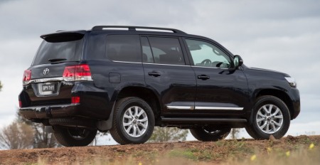  Toyota Land Cruiser 2016 thay đổi về thiết kế và động cơ