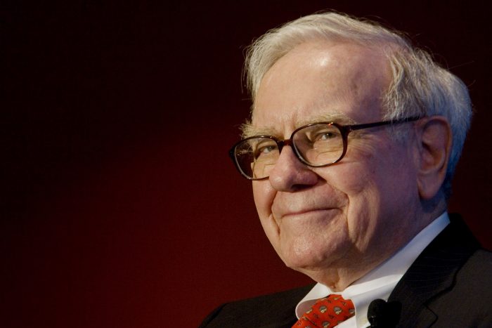 Warren Buffett e1477973754374 Những bài học từ những vị tỉ phú trên thế giới